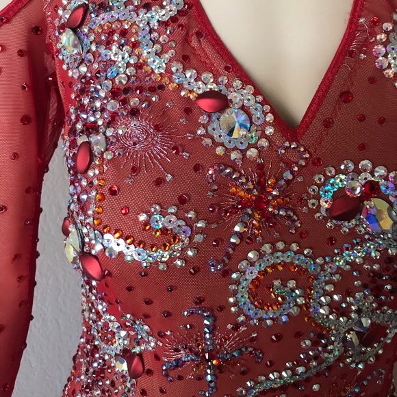 Red American Smooth Designer Gown - Picture 4 of 5